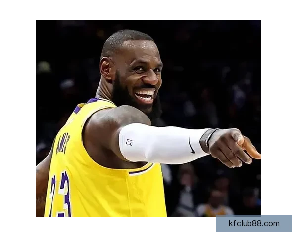 詹姆斯35分9三分创奇迹 近16年首次成队史第一人